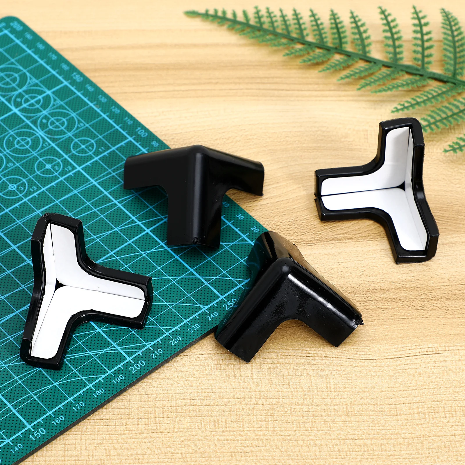 4 قطع من واقيات أثاث الزوايا المضادة للتصادمات، واقيات حافة الطاولة الناعمة من مادة PVC لحماية سلامة الطفل، واقي الزوايا المزخرف