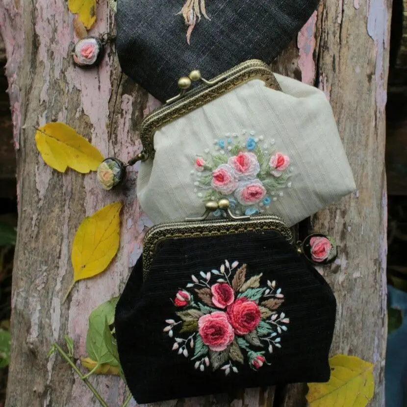 Lost in Vintage Floral Leaf Embroidery Cross-Body Pouch Kiss Lock Clasp Metal Frame Bag Embroidered Purse Hand-embroidered