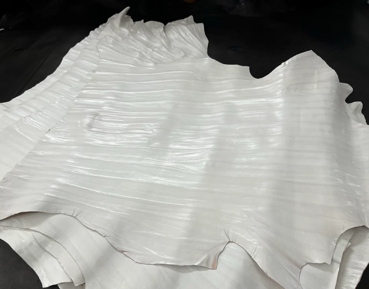 Designed leather! White vegetable tanned sheepskin Medium Fold texture 1.0mm 5-6 sf.  60/Zhang