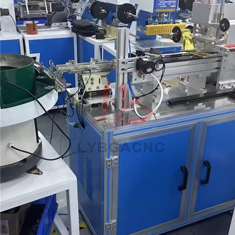 Macchina automatica per stampa a caldo per abbigliamento Linea di assemblaggio di etichette in plastica La macchina abbronzante ha bisogno di inviare campioni per la personalizzazione
