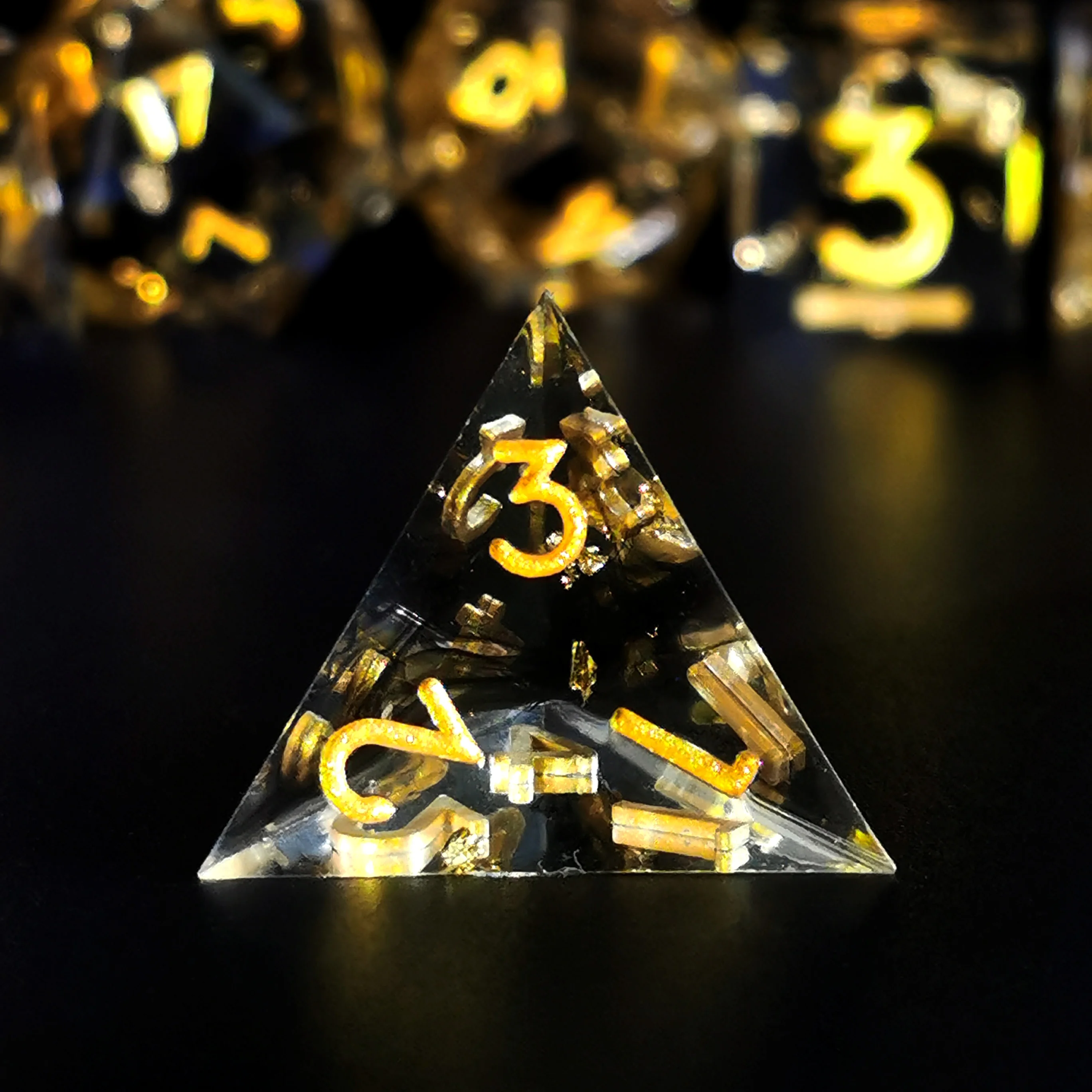 D&D Würfelset – 7-teilige Würfel aus Kunstharz mit scharfem Rand, zweifarbig, transparentes Schwarz, perfekt für Tabletop-RPG und Dungeons & Dragons