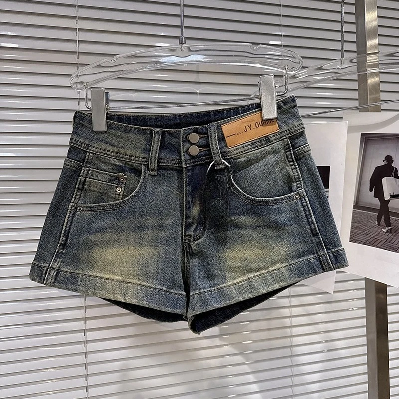 2025 Autumn New Retro Spicy Girl Sticky Leather Waist Head Design Washed Cowboy Shorts Women Street Fashion Casual Shorts