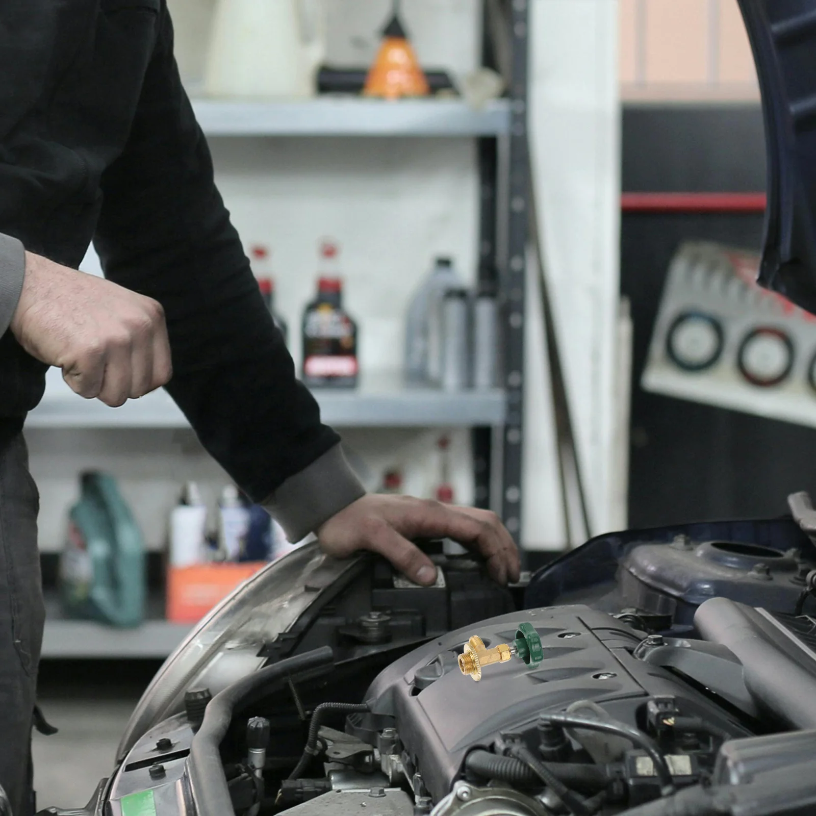 

Car Refrigerant Valve Sturdy Leak-Proof Design Easy Installation Compatible with Multiple Car Models Air Conditioner System