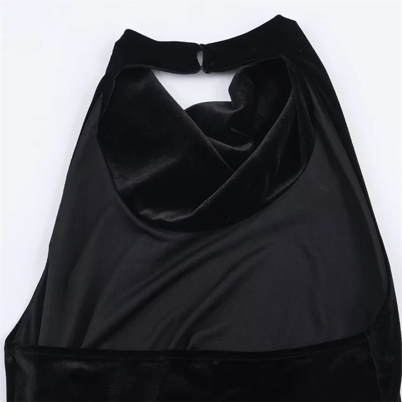 فستان نسائي شتاء 2025 جديد أسود بدون أكمام ورقبة رسن بدون ظهر مخملي فستان متوسط الطول أنيق على الطراز الاجتماعي