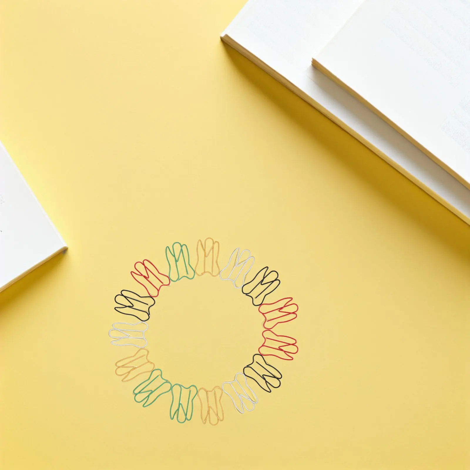 

100 шт. милых цветных металлических скрепок для бумаги, декоративные канцелярские принадлежности для дома, офиса, школы, организации документов, разноцветные