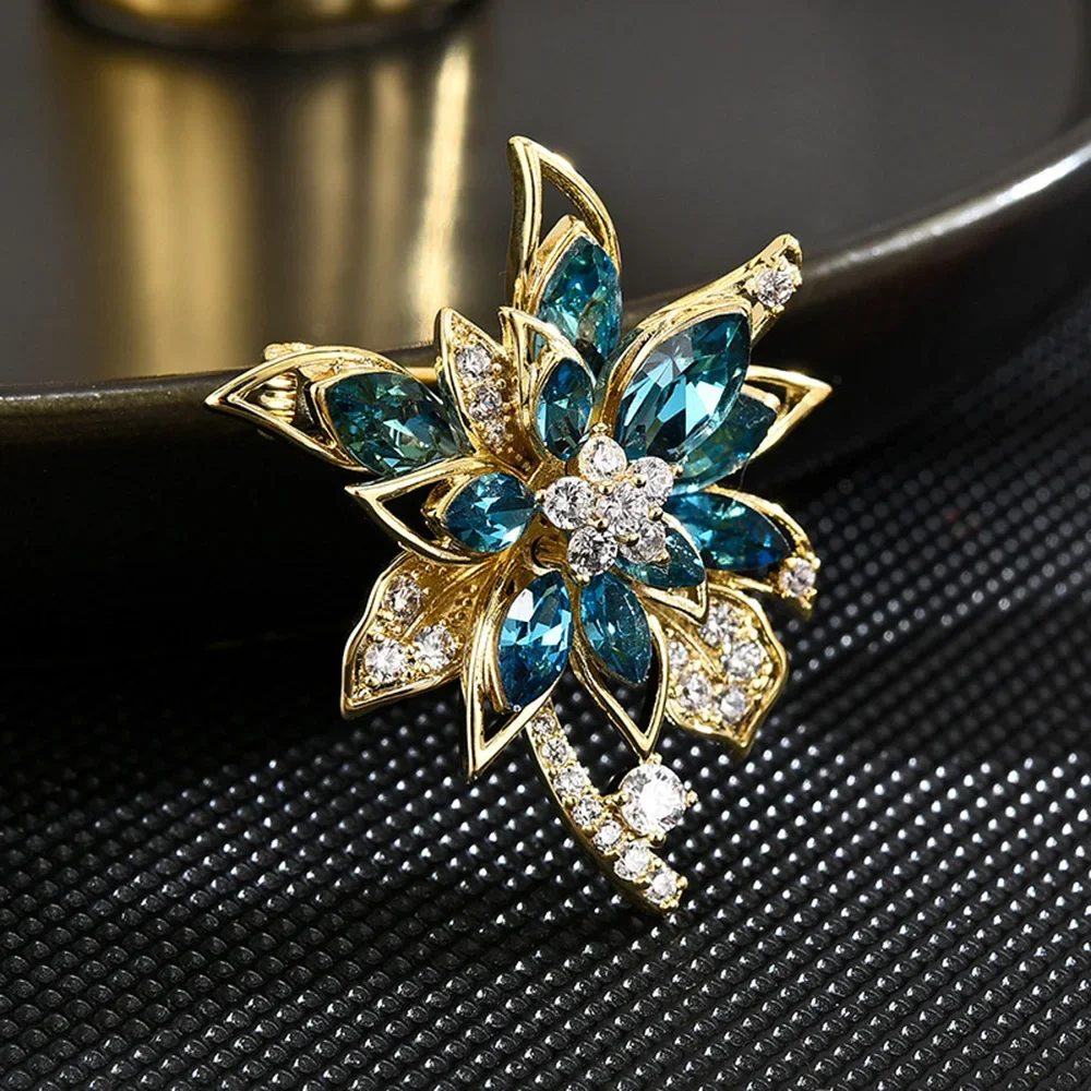 Luxury Blue Crystal Flower Brooch Pins for Woman Trend Gift Temperament Zircon Floral Brooches Women's Jewelry Accessories