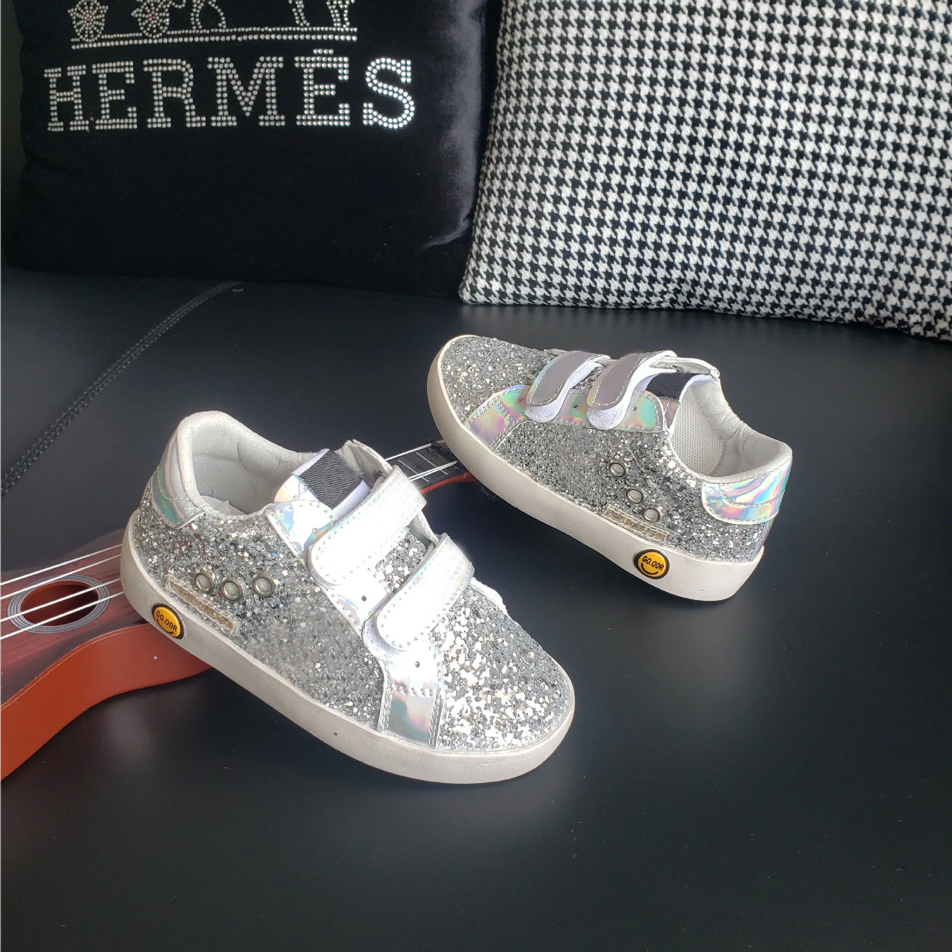 Zapatillas deportivas gruesas para niño y niña, zapatos informales con estrellas, suela blanda, marca de moda, primavera y otoño