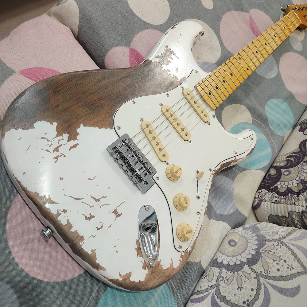 High quality white relic treated electric guitar, swamp wolfberry body, maple fingerboard head, in stock for quick delivery