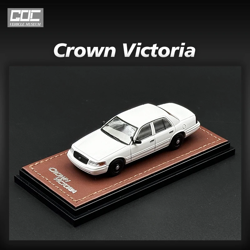 GOC In Stock 1:64 Crown Victoria Police White Diecast Diorama Car Model Toys