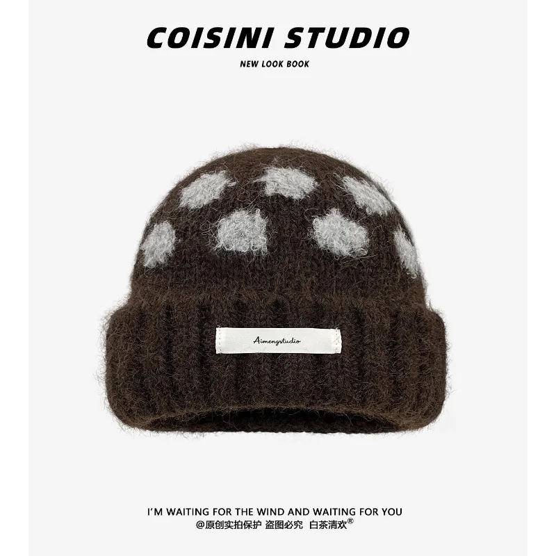 Koreanische Polka-Dot-Strickmütze für Damen, Herbst und Winter, dick und warm, modisch und vielseitig, mit Ohrenschutz, Ski-Beanie-Mütze. – Detail 3