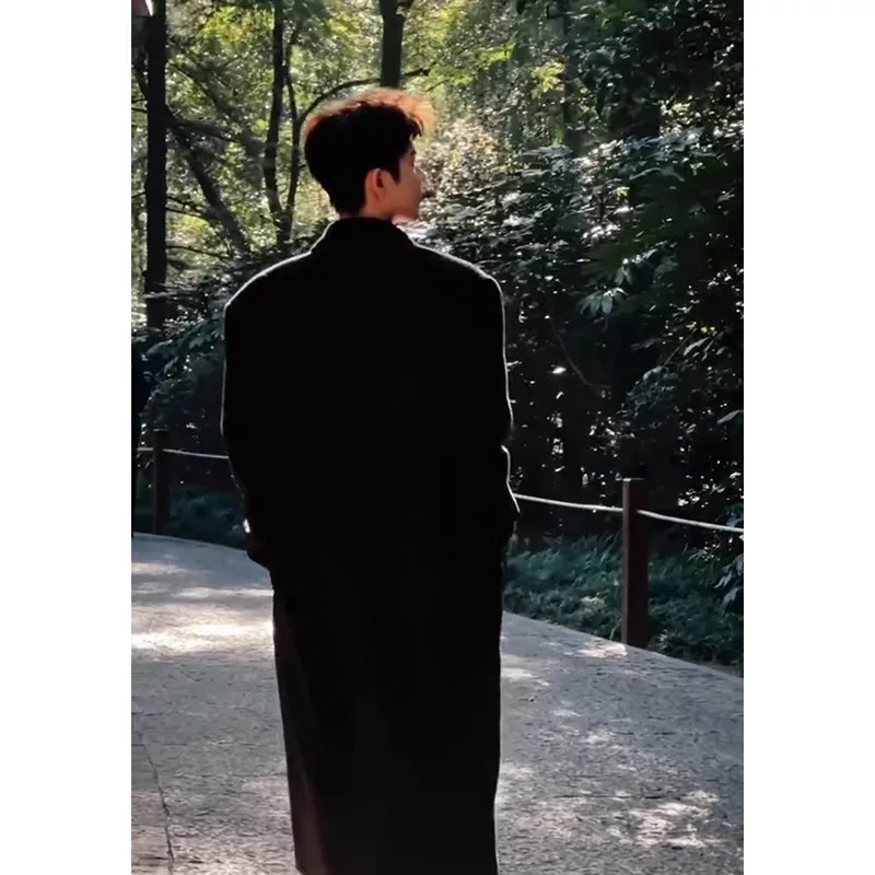 

Мужское зимнее пальто из шерстяной смеси, разрушенное по технологии Deconstructed (разборное, разрушенное, разобранное на части, уничтоженное, разрушенное до основания, разрушенное до состояния руины, разрушенное до степени разрушения), утепленное