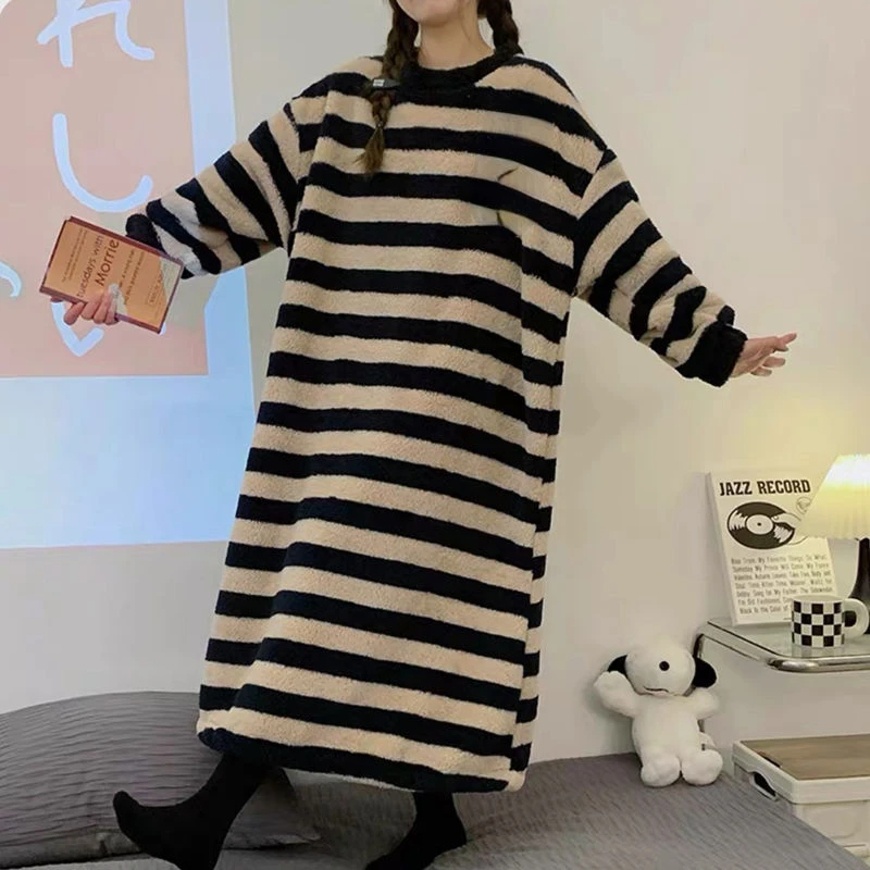 Nightgown Winter Warm Women Pajamas Sweet Cartoon Print Flannel Long Sleeve Loose Loungewear Warm Mid-length Robes Sleepshirts