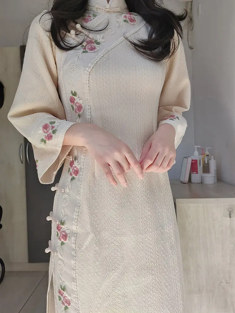 

Apricot Cheongsam Qipao Embroidered Long Sleeve 2023 Autumn/winter New Girls' Improved Daily Party Youth Style Elegant Dress