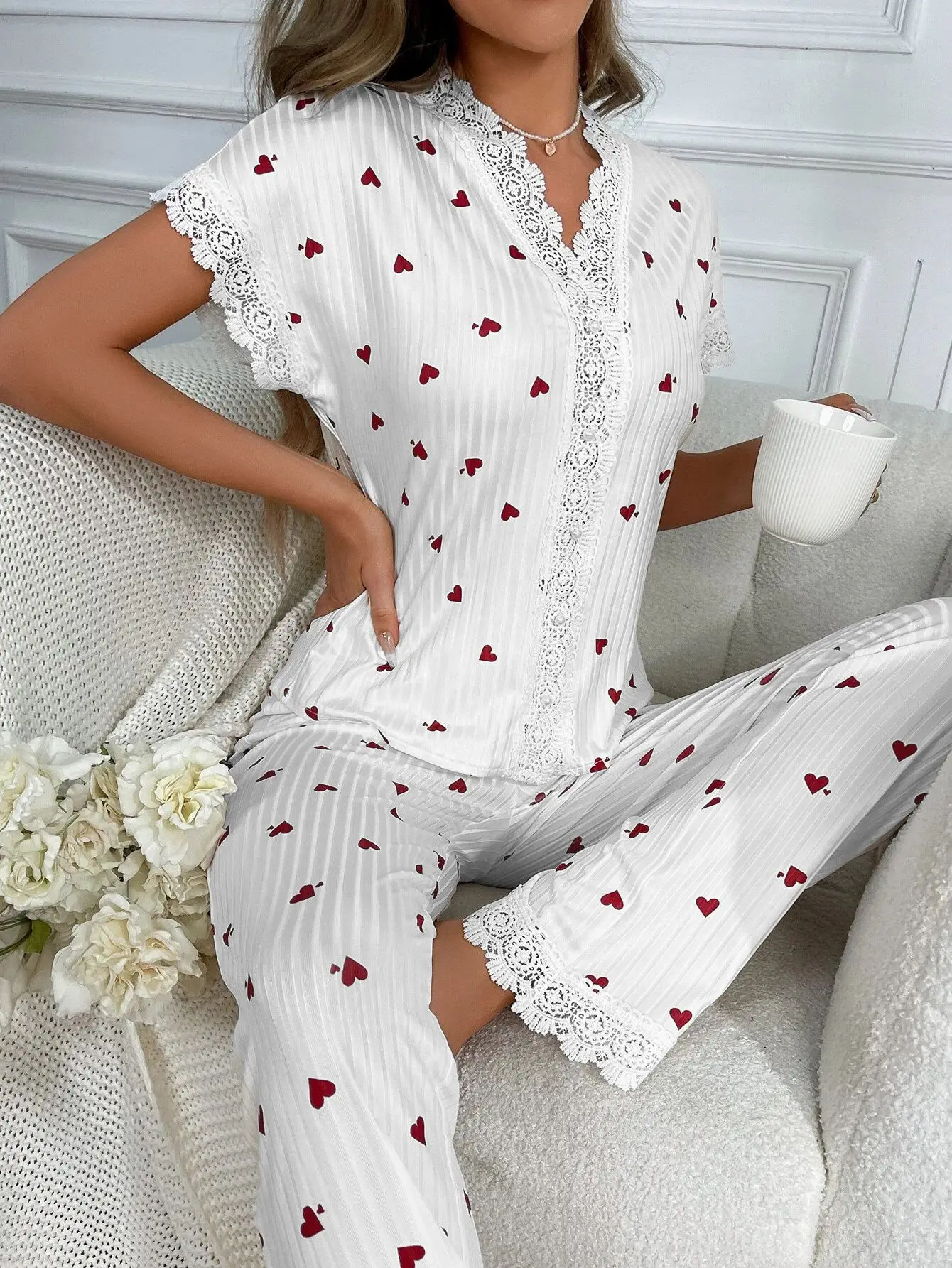 Damen-Pyjama-Set mit Spitzenbesatz, kurzärmliges Oberteil mit Knöpfen vorne und durchgehende Hose, Kirschdruck, 2-teilig, Nachtwäsche, Nachtwäsche, Homewear – Detail 6