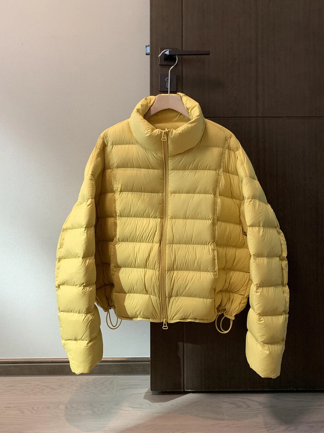 

Стильная утепленная женская хлопковая куртка с воротником-стойкой, зимняя теплая верхняя одежда в корейском стиле, свободный крой, длинный рукав, застежка-молния