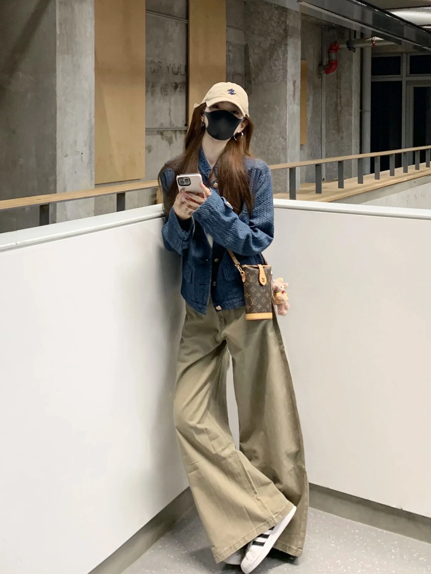 

Khaki Wide Leg Jeans Women's High Waist Loose Fit Slimming Floor-Length Straight Cut Casual Cotton Pants Autumn Winter New Ar...
