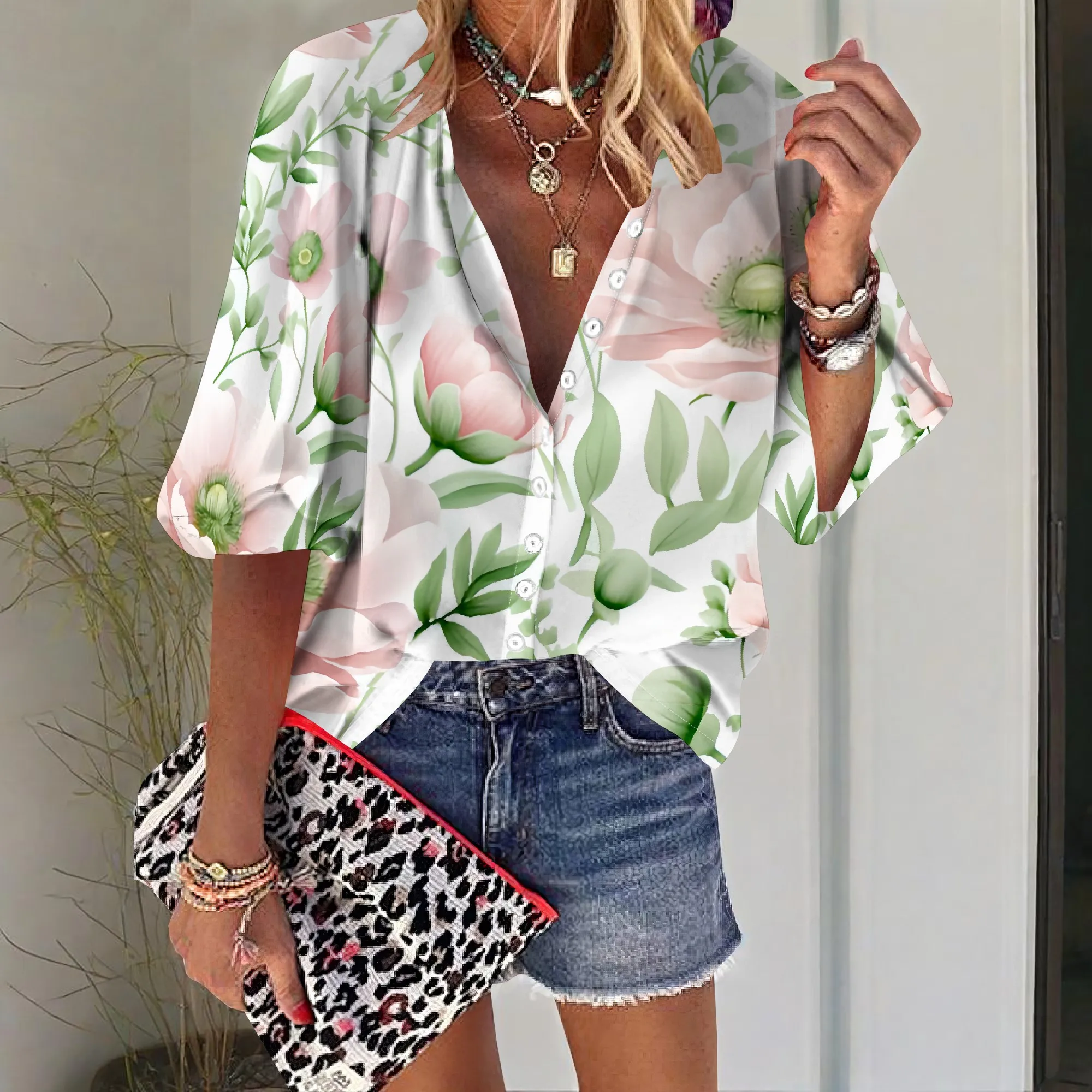 Рисунок 2 - Женская рубашка на пуговицах с