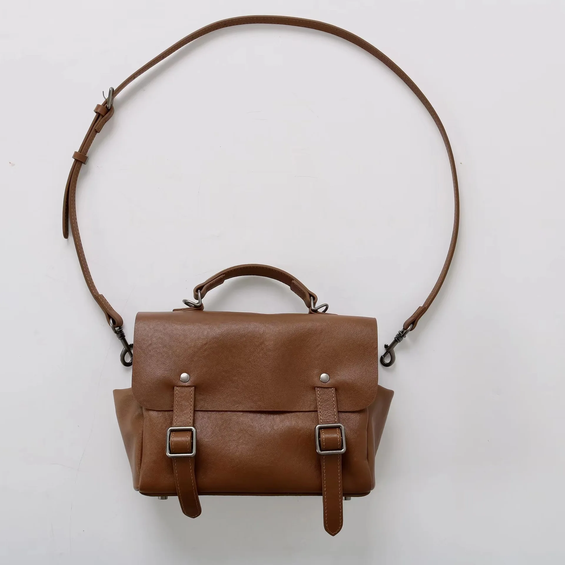 

Vegetable Tanned Cowhide Backpack 2025 New Single Shoulder Oblique Span Cambridge Backpack Fashionable Versatile High-end Bag