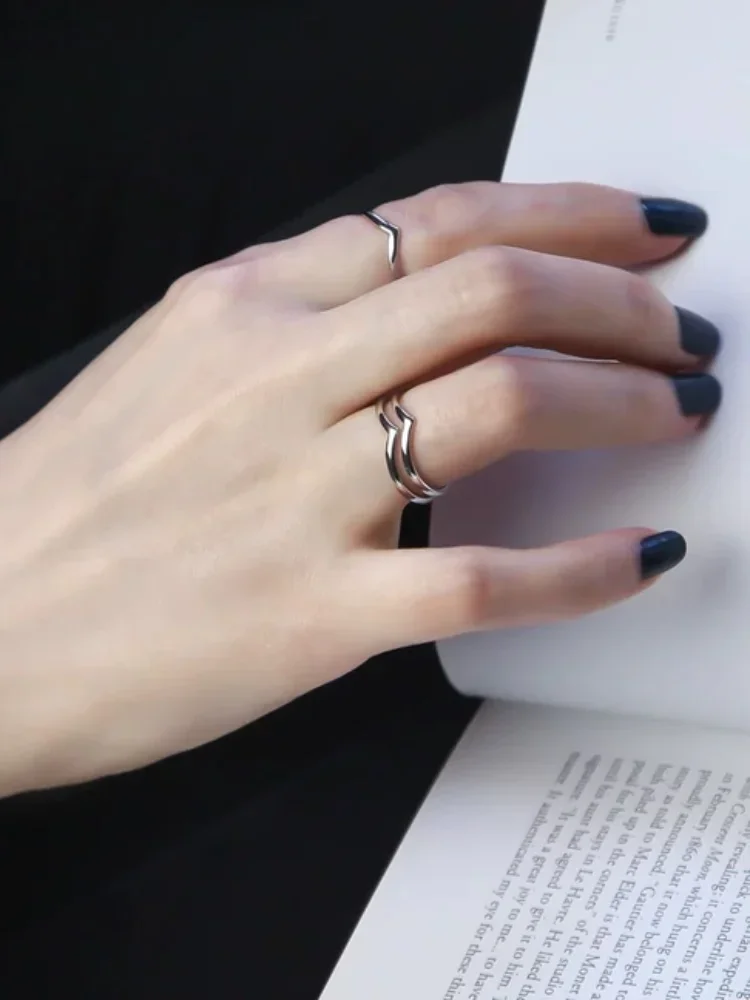 خاتم من الفضة الإسترليني عيار 925 بسيط كلاسيكي ناعم على شكل حرف V للنساء مجوهرات الخطوبة والزفاف عالية الجودة