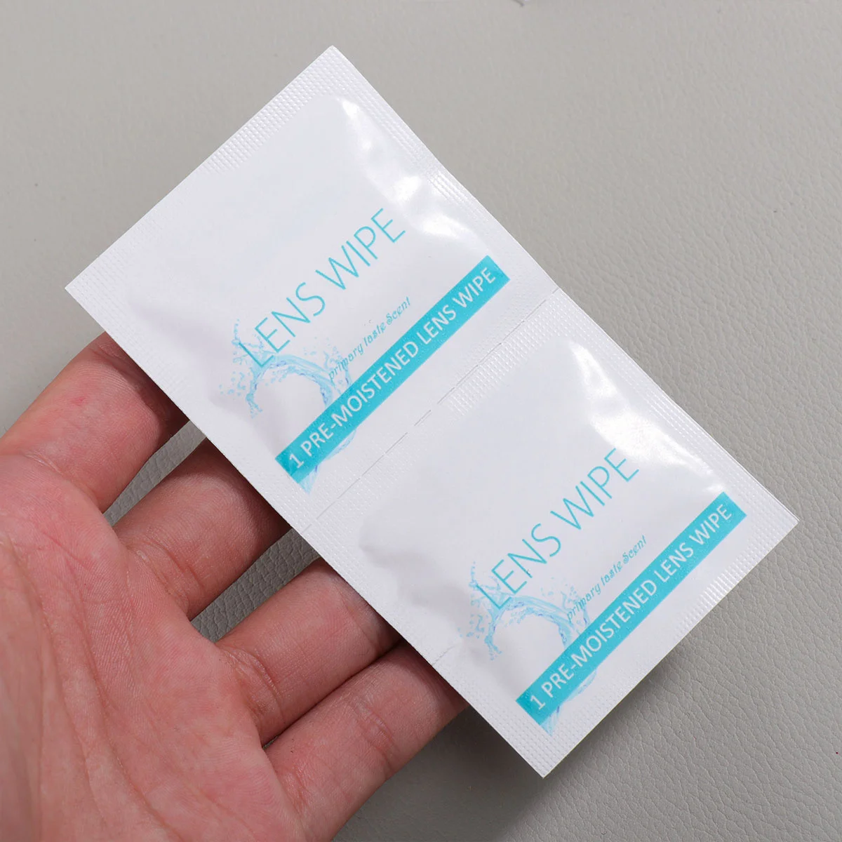 

100Pcs Anti Fog Disposable Cleaning Paper Portable Wet Lens Wipes Glasses Eyewear Sunglasses One Time Use Cleaning Cloth