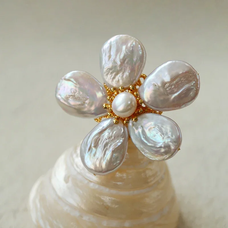 

Модная натуральная пресноводная брошь в стиле барокко с жемчугом и цветком, женская ювелирная тенденция высокого качества