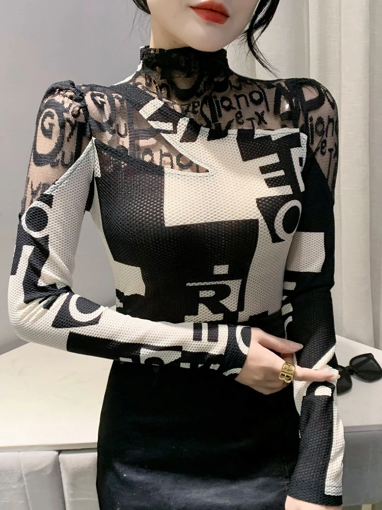 セクシーな透かし彫りロングスリーブTシャツ レディース 春新作 スリムフィット スプライシングトップス 小柄な体型向け 韓国風通勤服