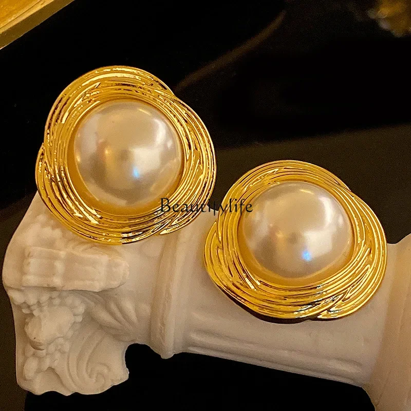 

European and American retro big pearl stud earrings atmospheric temperament elegant high-end earrings