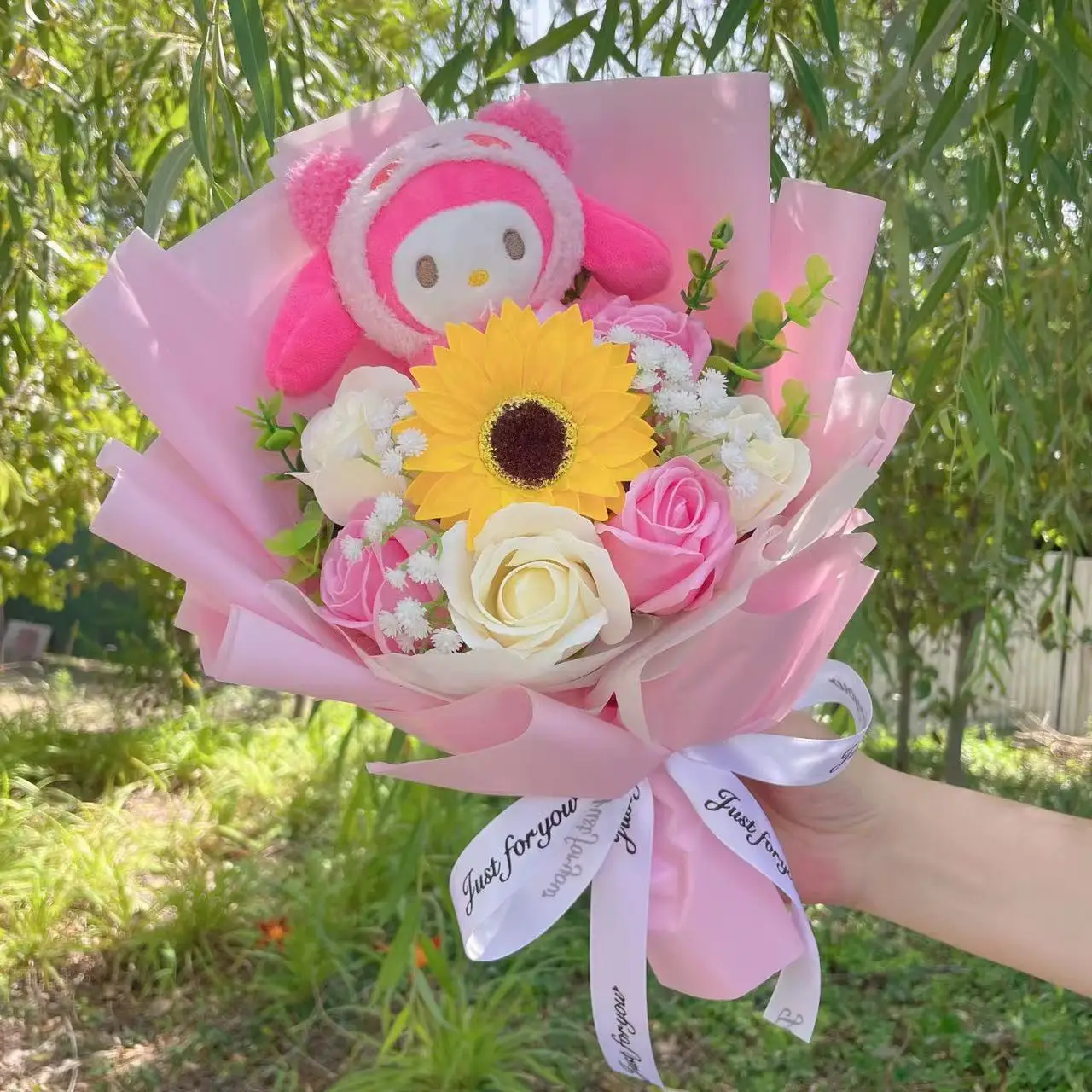 My Melody Kuromi Cinnamoroll Hello Kitty con flores artificiales ramo hecho a mano regalos de graduación de cumpleaños de Navidad para niños