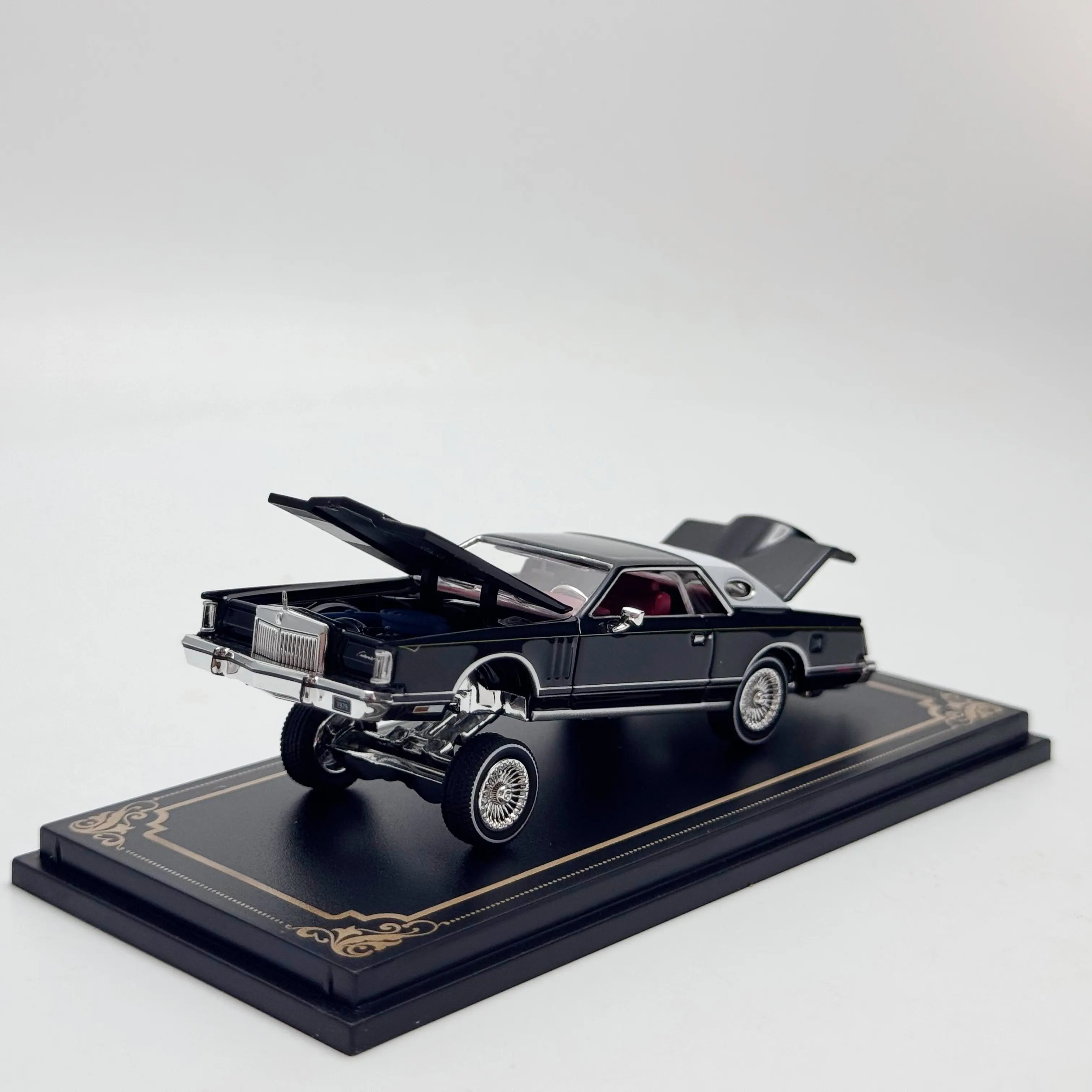 Fine Works64 1:64 Lincoln Continental 1979 Iron Base Rubber Tires Openable Front Rear Cover Lowrider Alloy Diecast Model Car