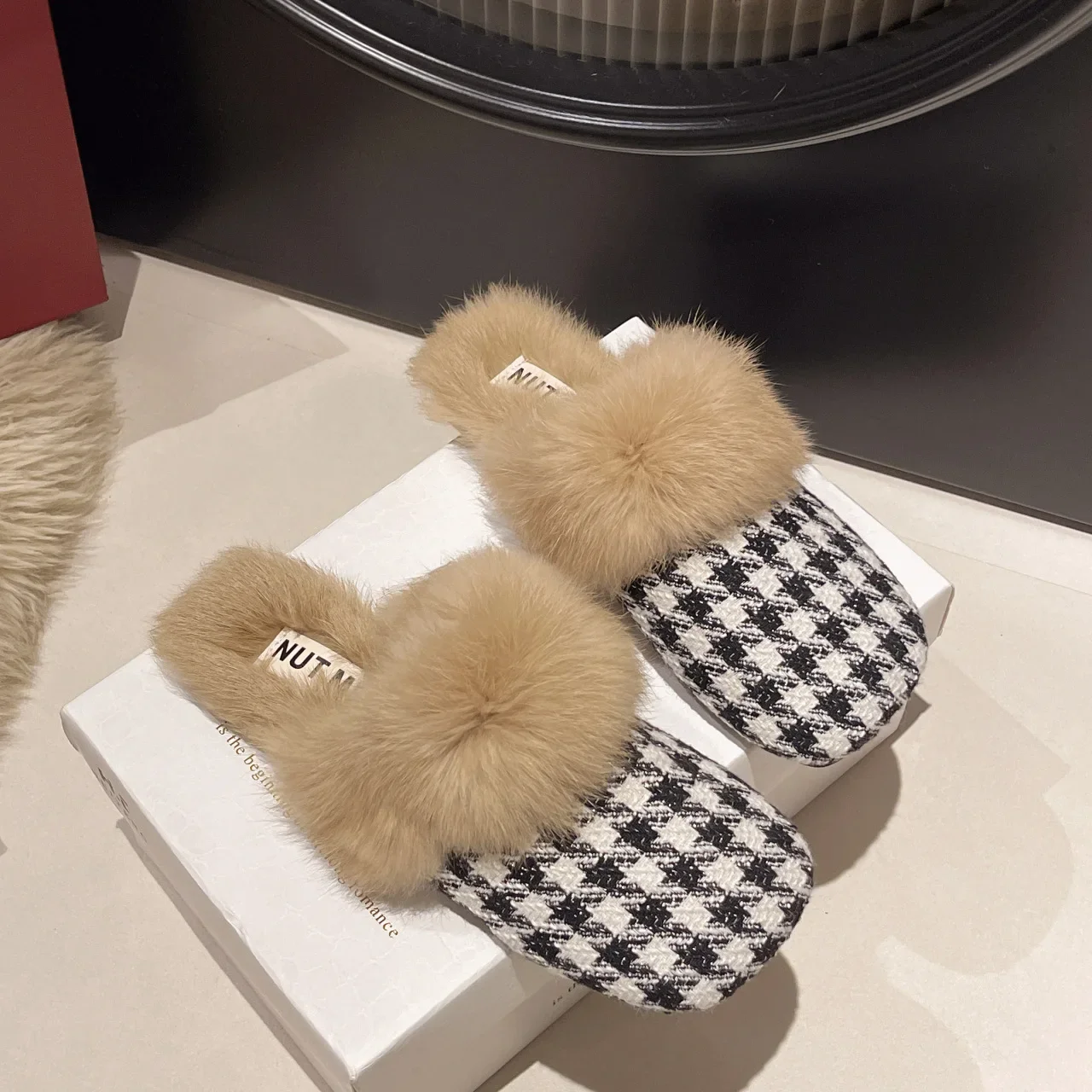 2024 New Baotou Women's Slippers Luxury Flat Autumn and Winter Plush Women's Shoes Korean Version Lazy Shoes Single Shoes