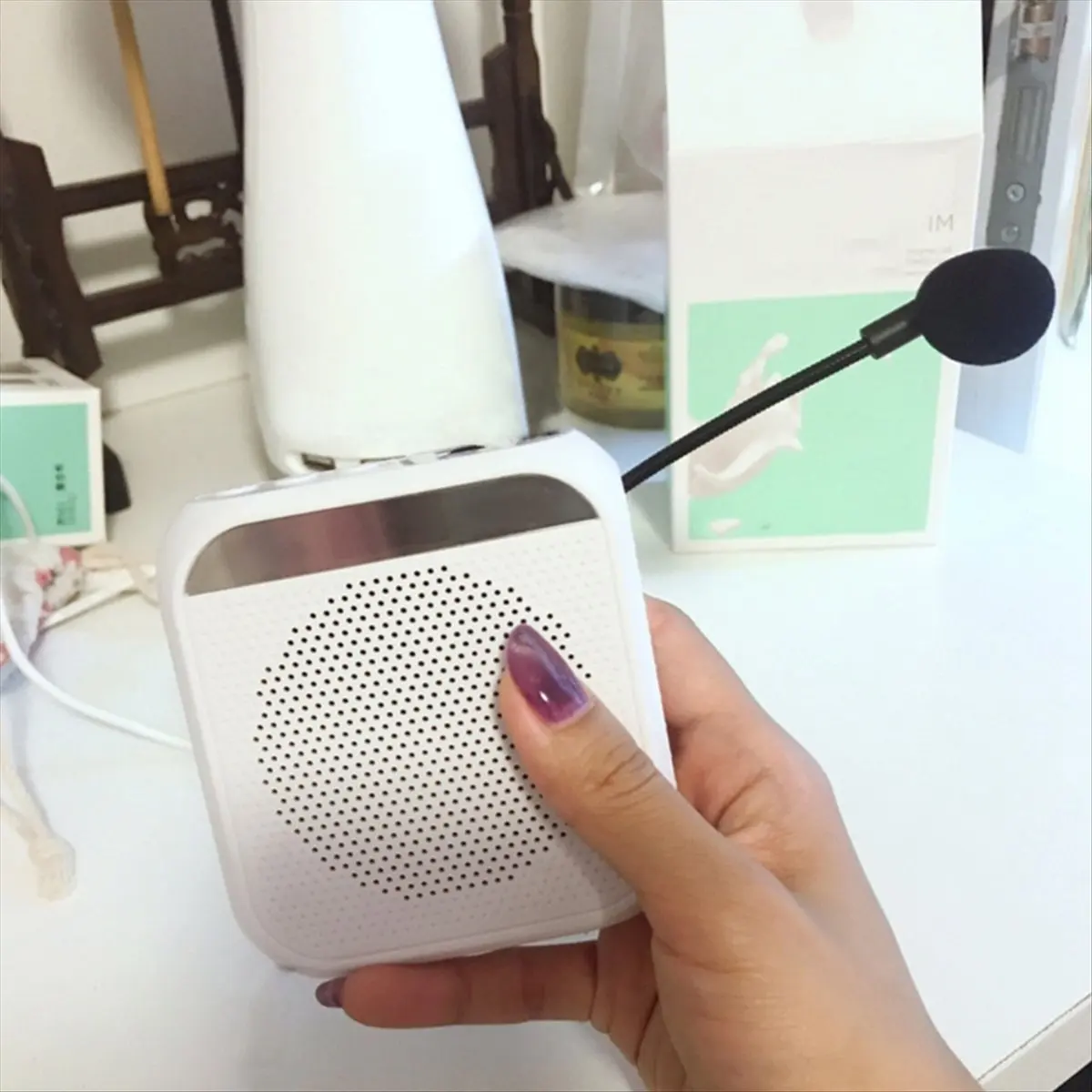 

Громкоговоритель Перезаряжаемая батарея Чистый звук Легкий вес Дизайн для торговцев на рынке и туристического руководства Белый