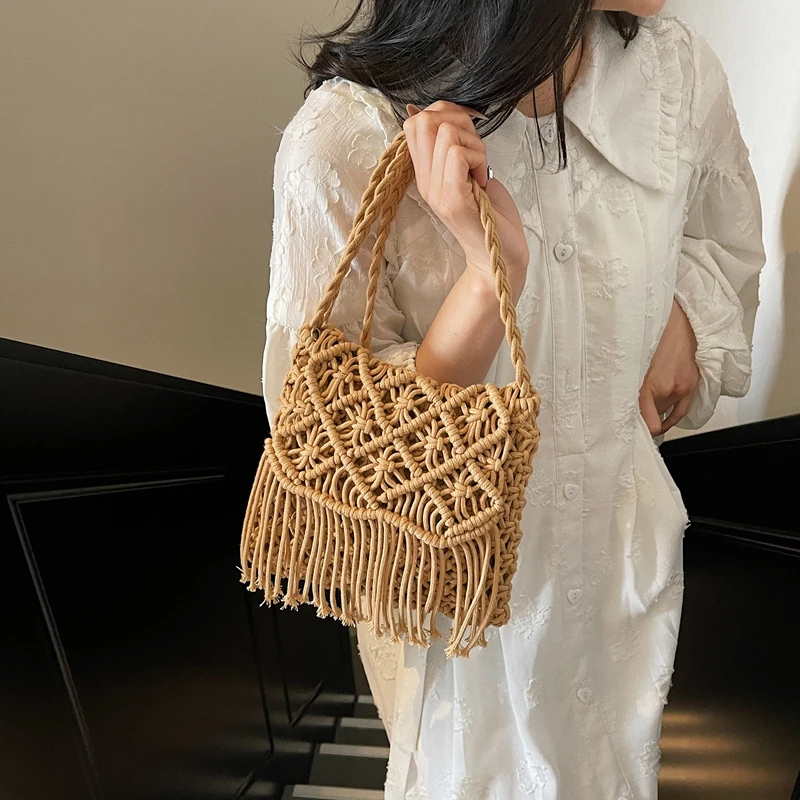 

New tassel crossbody bag for women, high-end woven straw bag, Korean-style vacation bag, beachside sandbag, shoulder bag