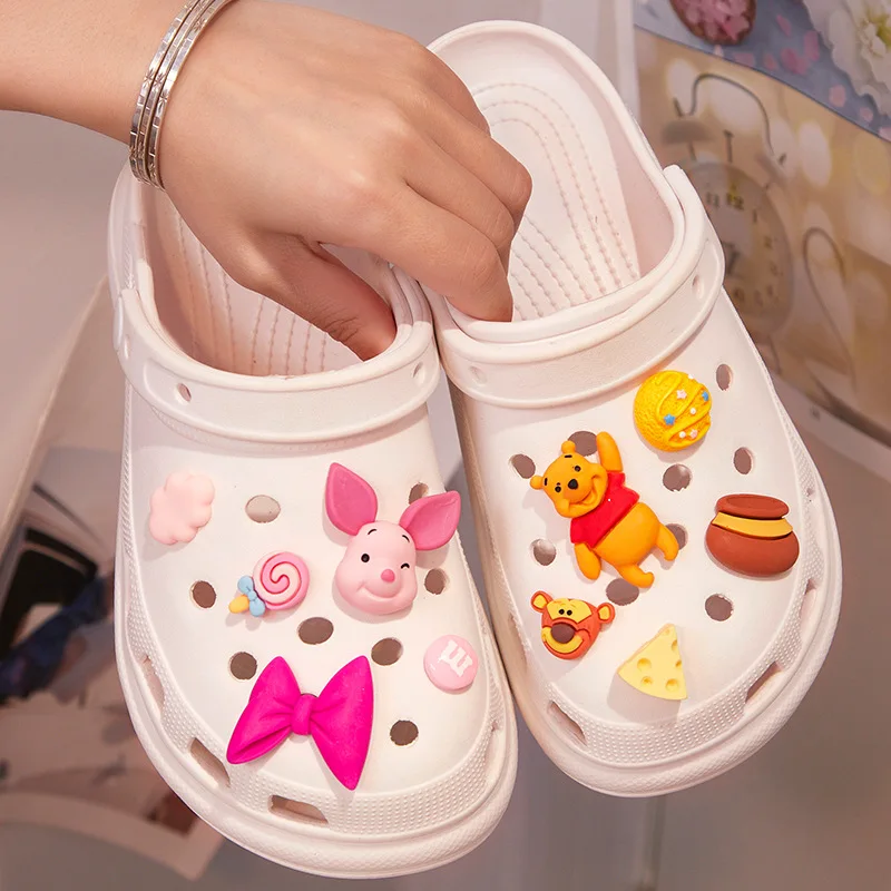 

Disney Pooh Bear Shoe Buckle Set Diy Shoe Accessories Cute Anime Croc Charms 3D Party Decoration Children's Toys Gifts