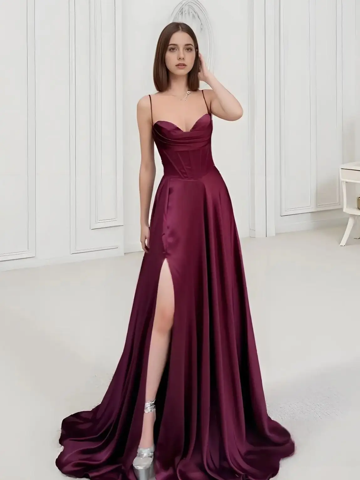 

Beshinel Customized Satin Strapless Side Slit Evening Dresses Luxury Elegant Burgundy Sleeveless Prom Gown 2025 Formal Occasions