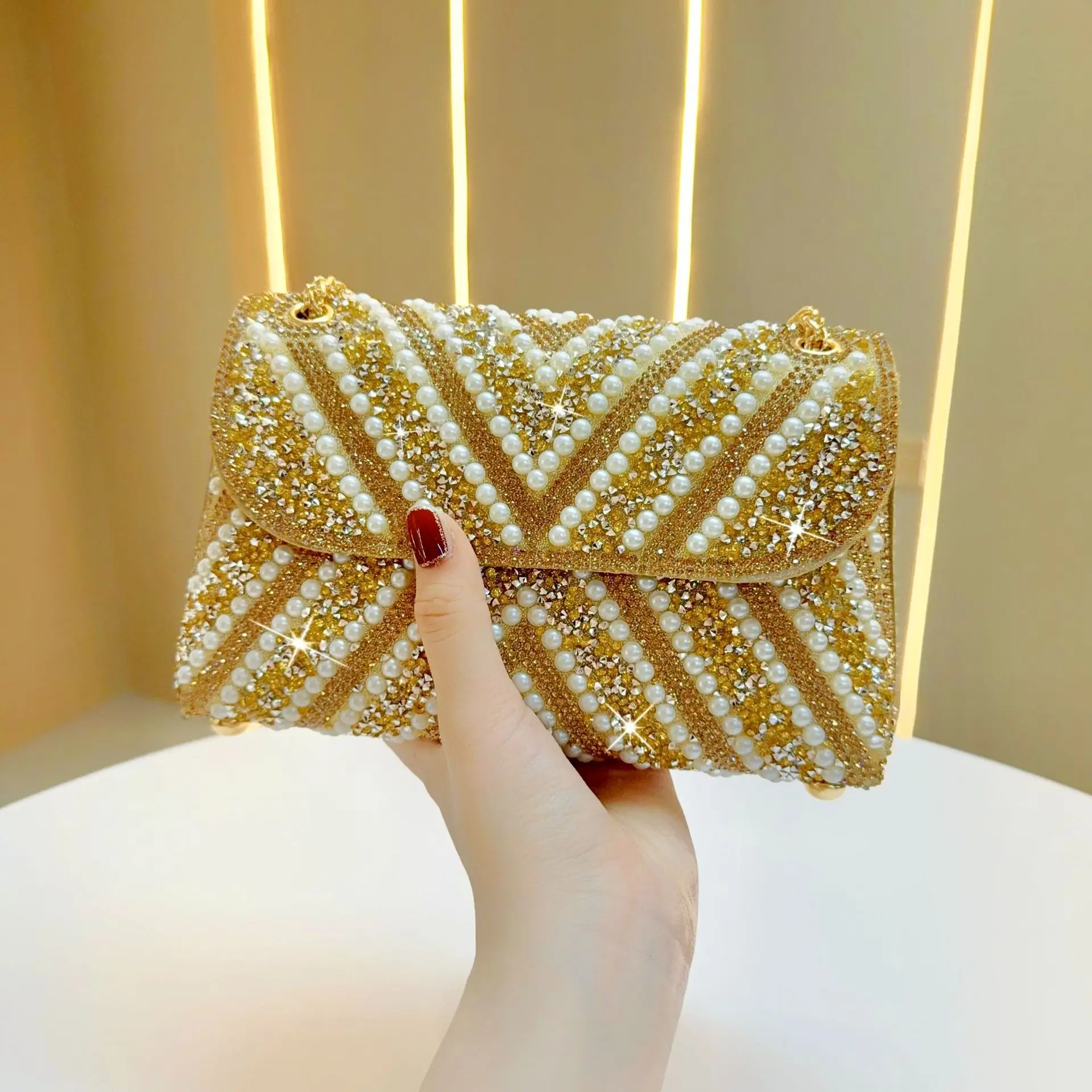 Pearl Women's Clutch Purse Designer Handbag Elegant Vintage Crossbody Bag Shiny Party Wedding Dress Shoulder Bag for Ladies