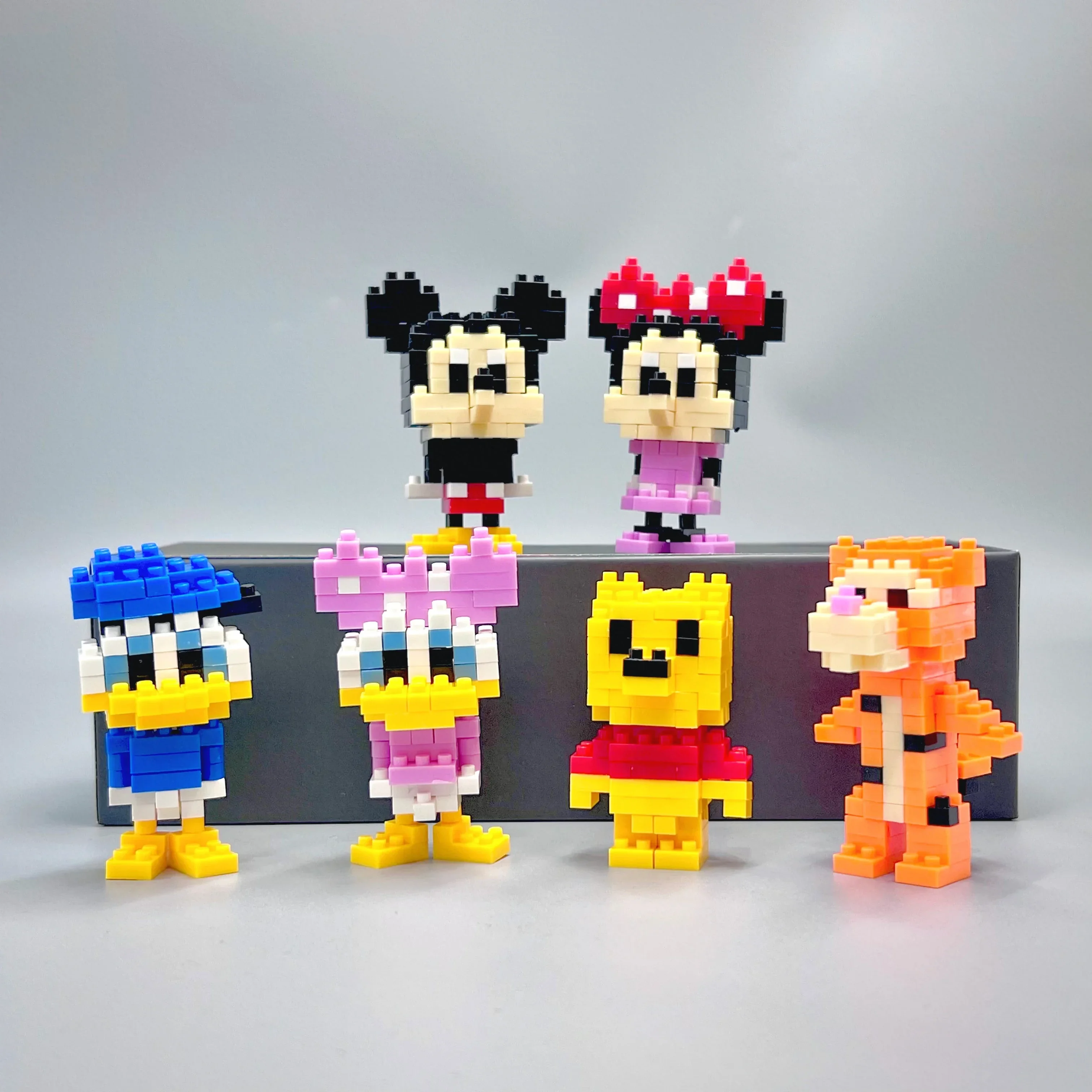 Фигурки героев мультфильма «Микки и Минни Маус»