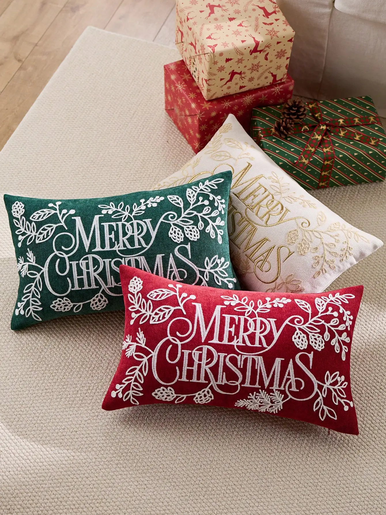 ปลอกหมอนปักลายกรวยสนสีแดงลายสุขสันต์วันคริสต์มาส 1 ชิ้น