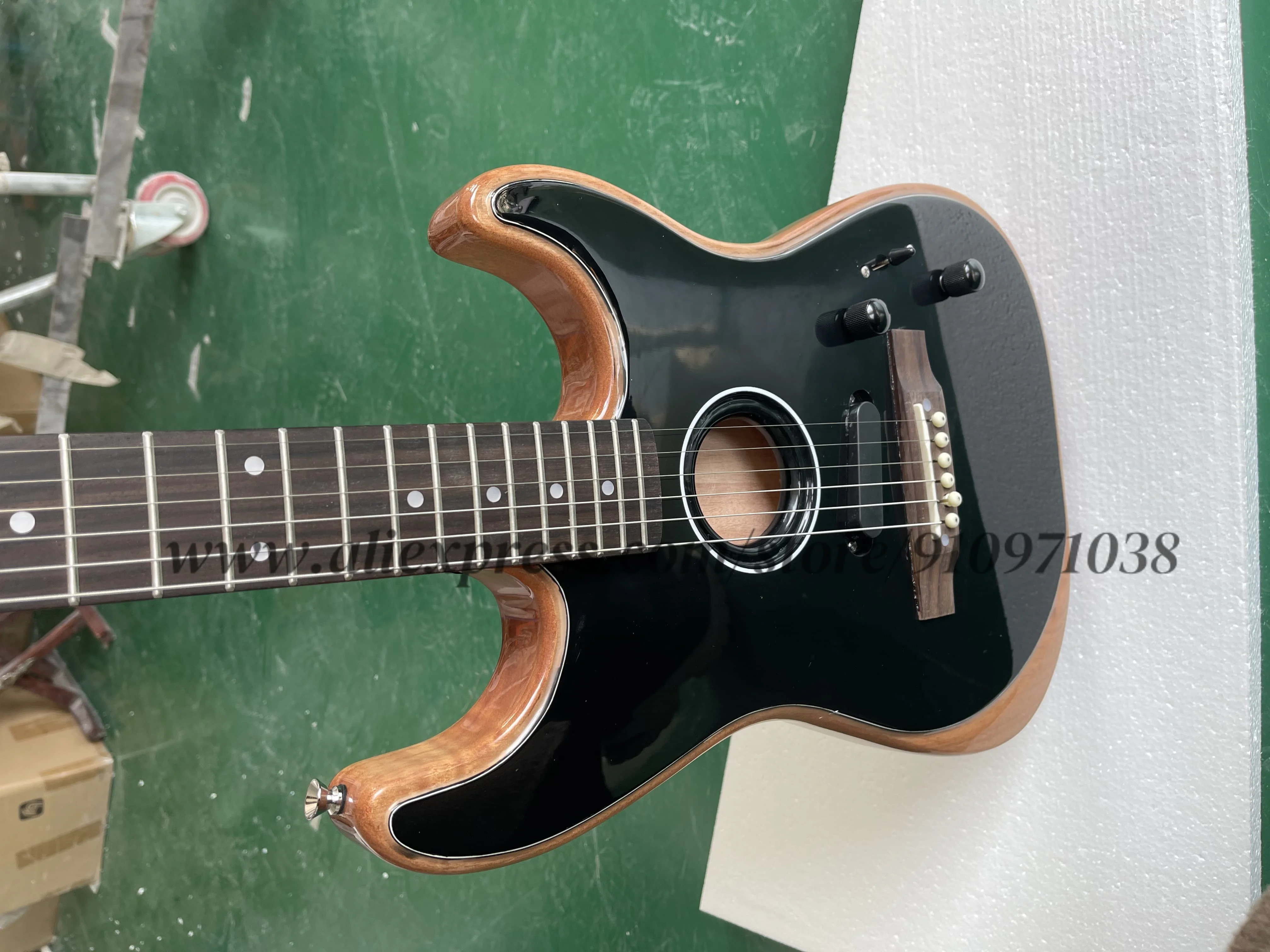 

Classic black guitar, hollow guitar, wooden bridge, rosewood fingerboard 22frets, chrome-plated tuner, factory custom