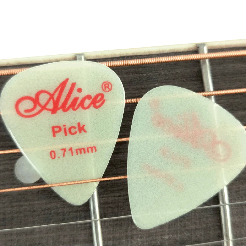 Alice Luminous Guitar Picks Fluorescent 0.58/0.71/0.81/0.96/1.2/1.5mm 25mm * 30mm 6 Pcs Glow-in-the-Dark Plectrum