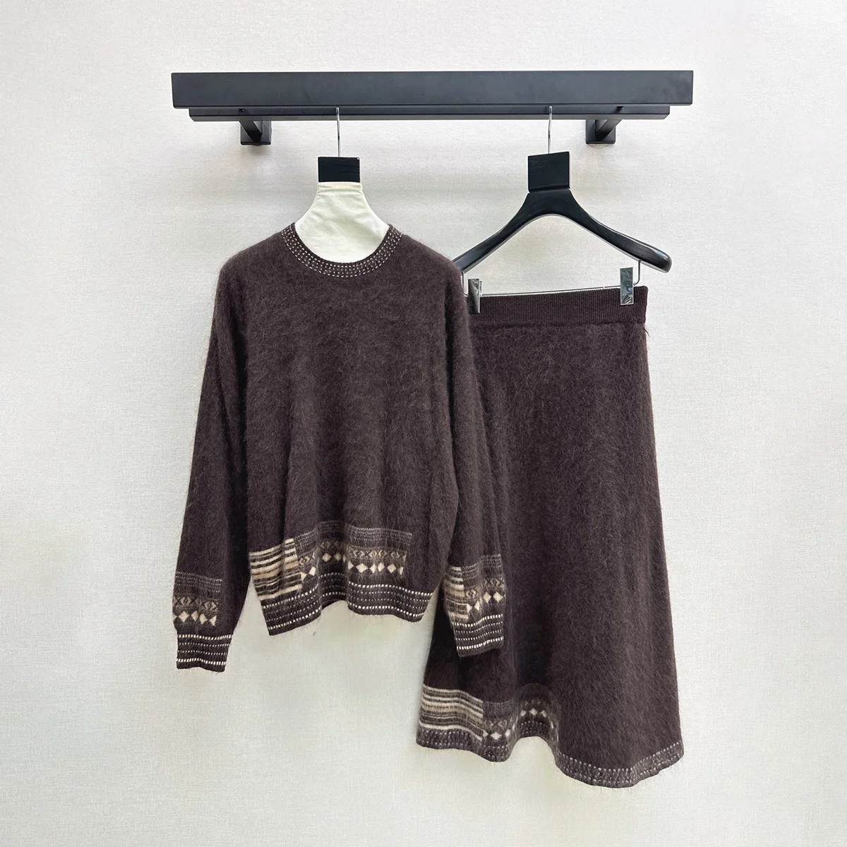 2026 High Quality Ladies Contrast Trim V Neck Button Down Wool Knit Cardigan26102159