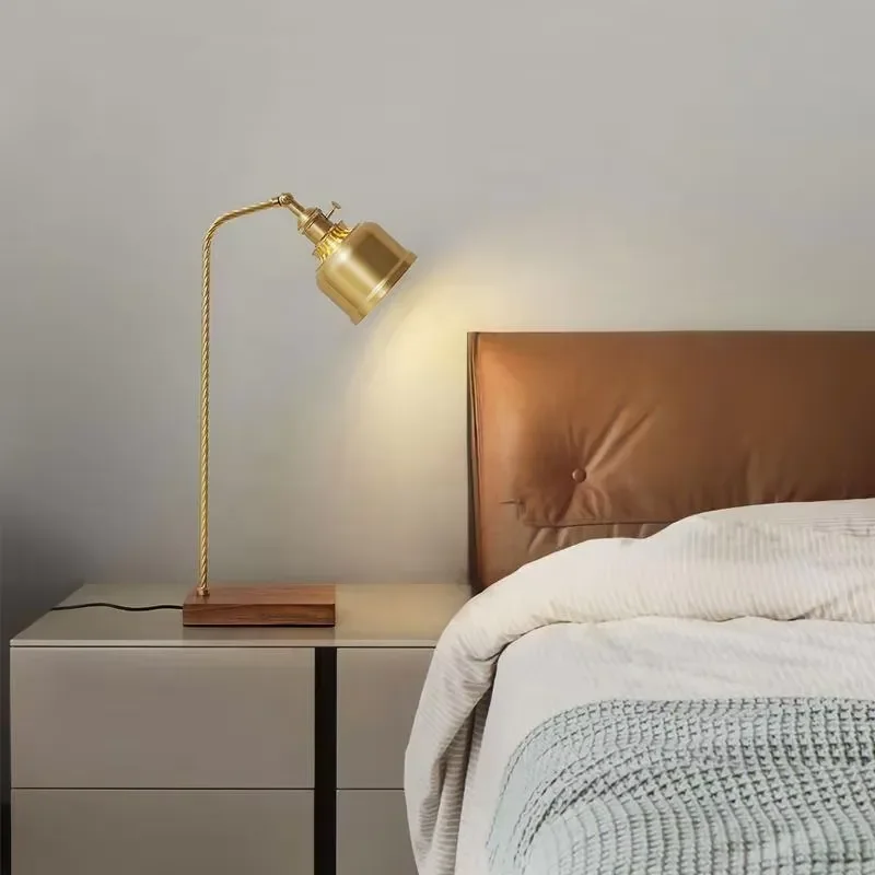 Vintage Style Table Lamp Creative Warm Light for Bedroom Living Room Study Hotel Home Decor Modern Desk Lighting Fixture