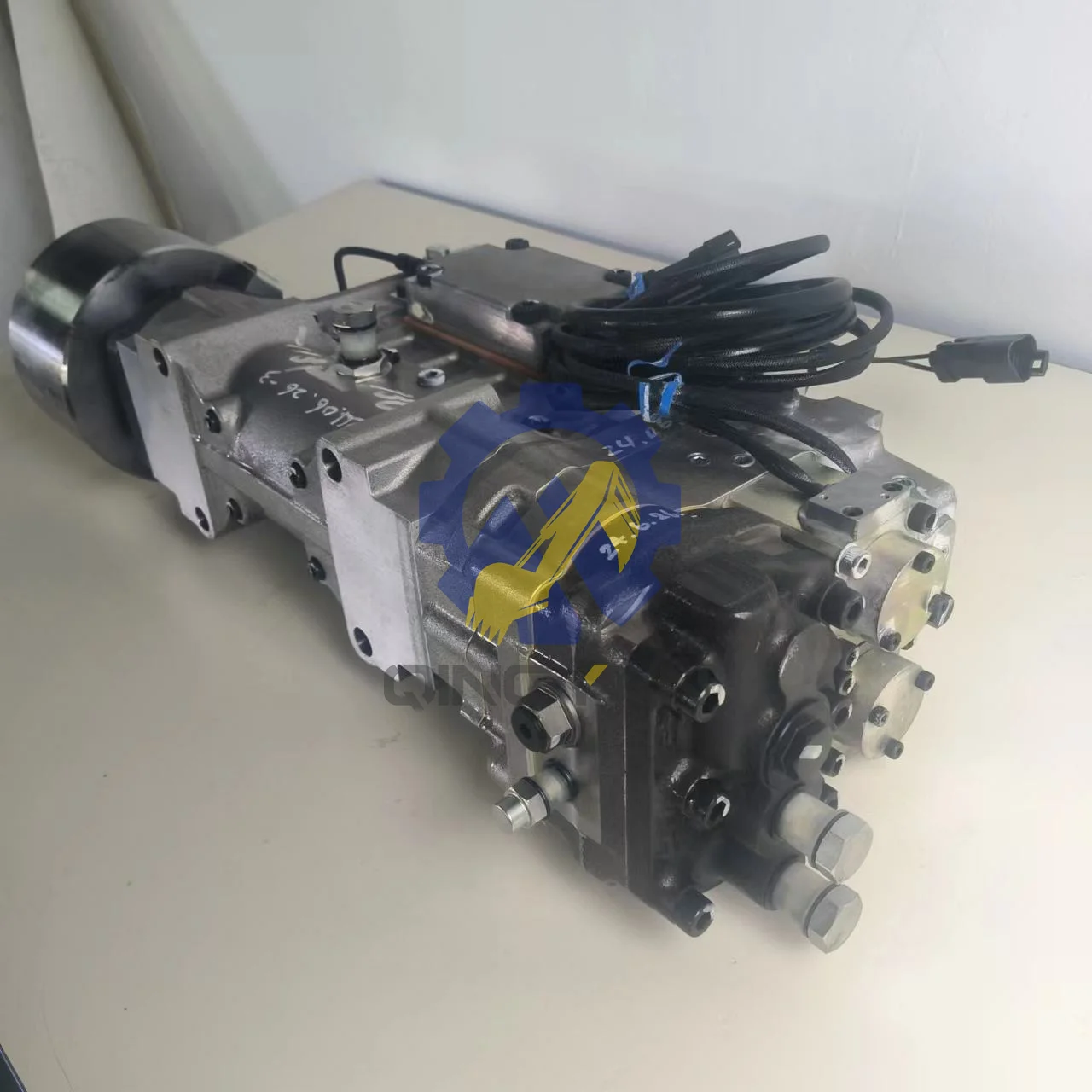 

Komatsu Original Accessories FOR ENGINE SDA12V140E-1D-D hydraulic Pump INJECTION FUEL PUMP 6553-00-1131
