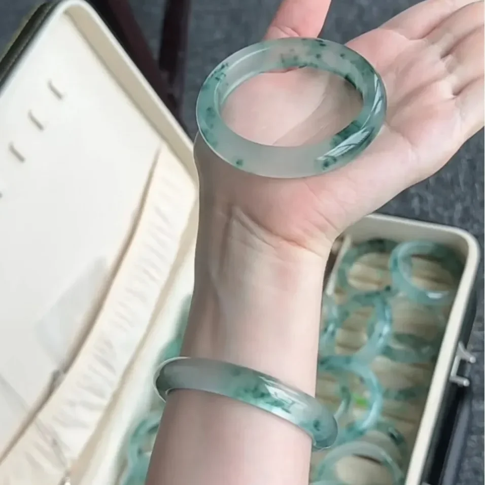 

Ice seed floating flower woman jade bracelet high clear water floating green flower quartzite floating flower ladies bracelet