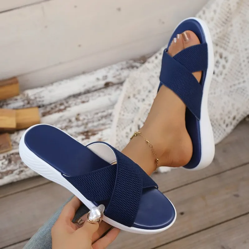 

Новинка 2023 года, летние женские тапочки, удобные римские тапочки на плоской подошве, повседневная пляжная уличная обувь, легкие сандалии на танкетке, женские шлепанцы