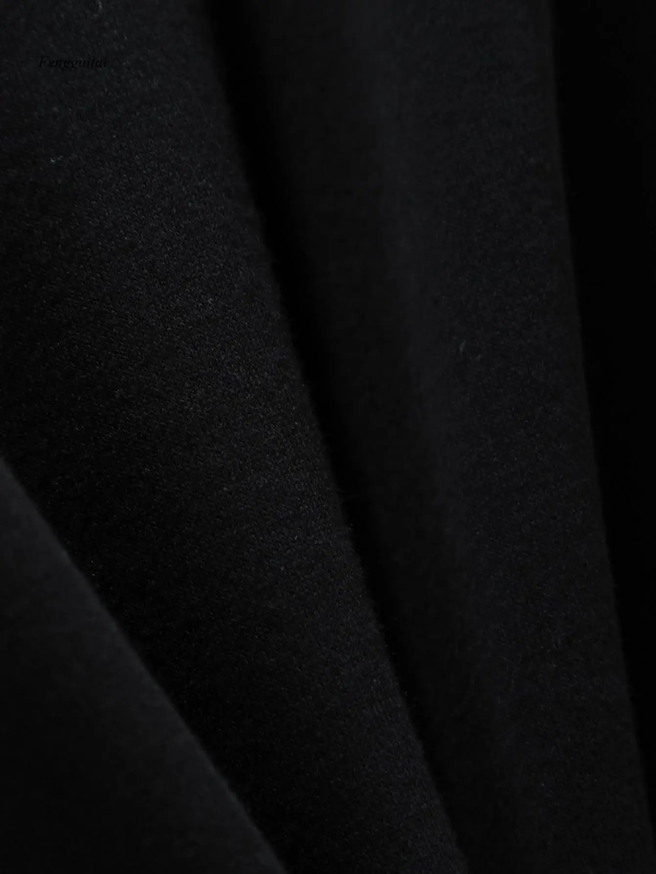 سويت شيرت بغطاء للرأس برسومات لهب باللونين الأبيض والأسود - بلوفر عالي الجودة بأكمام طويلة مع غطاء رأس برباط قابل للتعديل