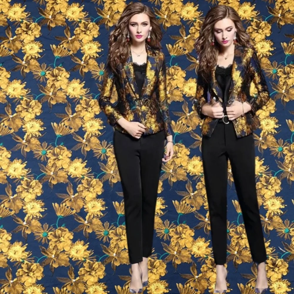 

Окрашенная в пряжу парчовая жаккардовая ткань Цветочный костюм Ветровка Пальто Дизайнерская ткань Европейский бренд Мода для шитья оптом