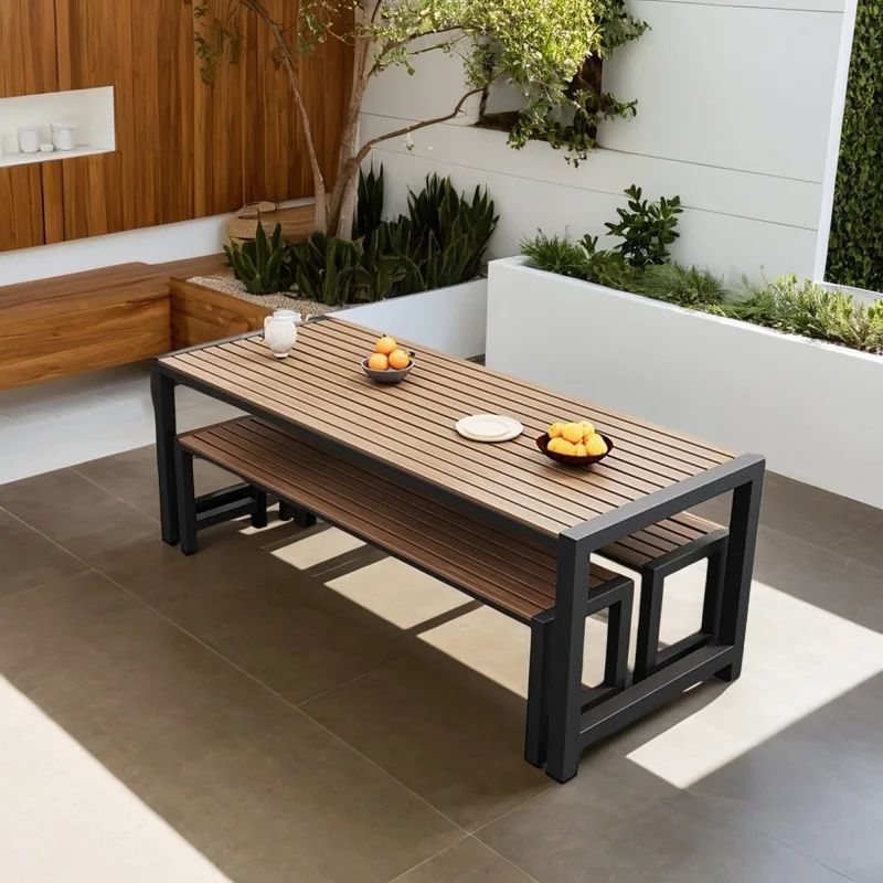 

Уличный комплект мебели для патио: стол и стулья для балкона, сада, террасы, парка. Длинный стол и стулья из пластика под дерево. Простой и стильный дизайн.