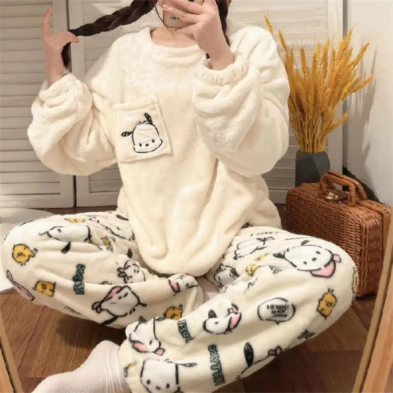 Uroczy zestaw piżam pluszowych dla kobiet w stylu kawaii Kuromi, Cinnamoroll, Hello Kitty, Sanrio, jesienno-zimowe ubrania domowe, nowy, gruby, kreskówkowy dla dziewczyn.
