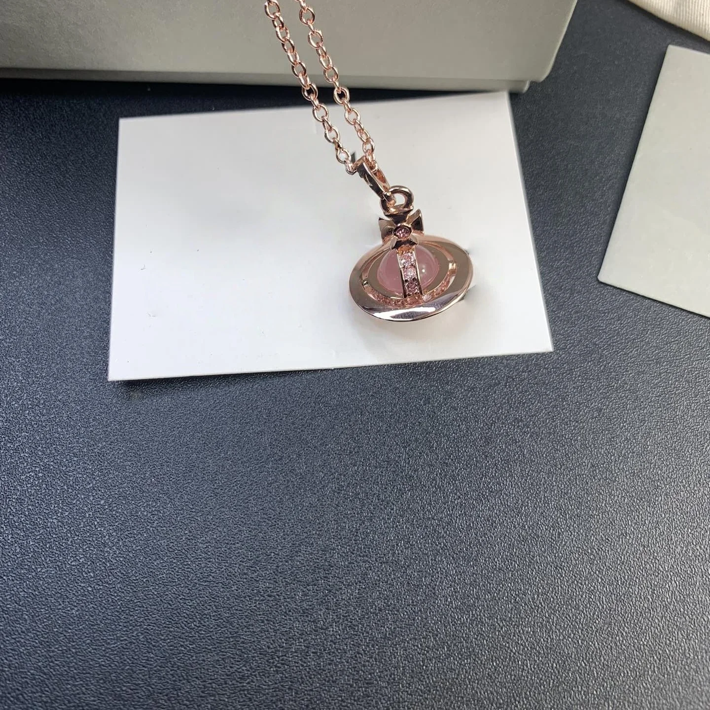 S925 فضة سحر فتاة الوردي ثلاثي الأبعاد قلادة زحل صغيرة قلادة السيدات المجوهرات الأبدية