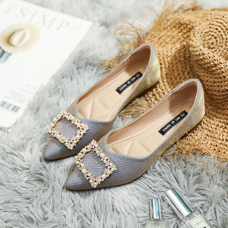 

Балетки с острым носком, весна-осень 2023, новые модные большие повседневные женские туфли на мягкой подошве с жемчугом и открытым носком на плоской подошве